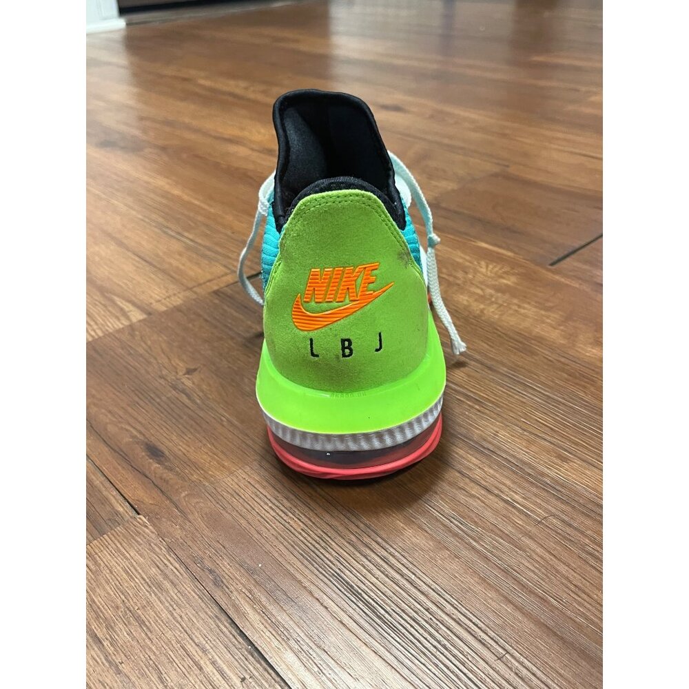 Nike LeBron 16 Low Air Max Trainer 2 - Size 10.5 - Picture 4 of 14